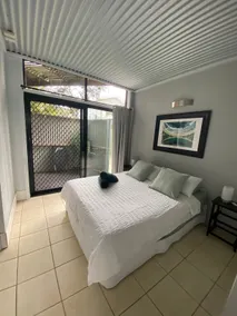 Cosy 1 Bedroom Apartment - steps from the beach - Image 3