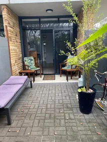 Cosy 1 Bedroom Apartment - steps from the beach - Image 5