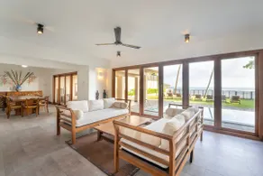 Superior Beachfront Villa - Image 4