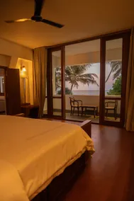 Superior Beachfront Villa - Image 5