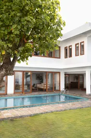 Superior Beachfront Villa - Image 2