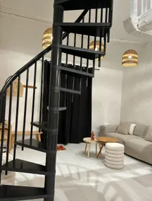 Small house rental with private parking - Image 3
