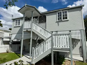 Bay Breeze Manor: Grand 5BR Queenslander Haven - Image 5
