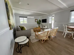 Bay Breeze Manor: Grand 5BR Queenslander Haven - Image 4