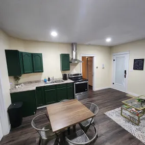 Emerald Bungalow Apartment - Image 5