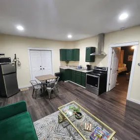 Emerald Bungalow Apartment - Image 4