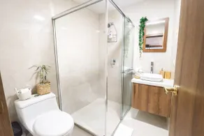 [Radiant Suite] 4 min to downtown + Free parking - Image 3