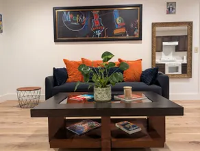 Groovy Coffee Shop Apartment - Image 5