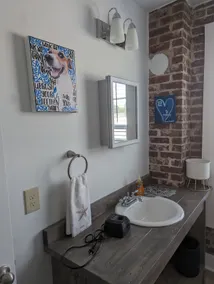 Groovy Coffee Shop Apartment - Image 2