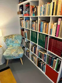 Creek Art Studio - stylish, accessible retreat - Image 3