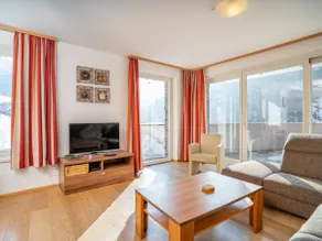 Modern apartment with enclosed garden - Image 3