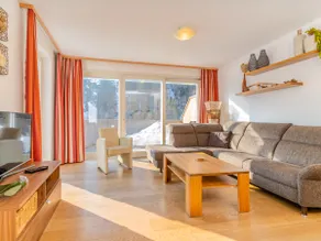 Modern apartment with enclosed garden - Image 2