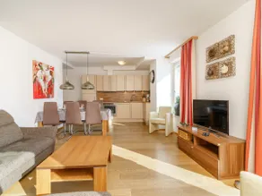 Modern apartment with enclosed garden - Image 5