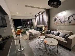 Shades of Grey | 41st Floor River View Luxury Apt - Image 4