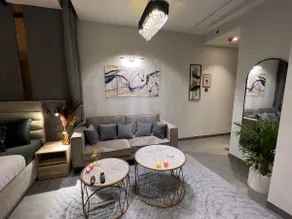 Shades of Grey | 41st Floor River View Luxury Apt - Image 2