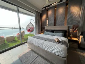 Shades of Grey | 41st Floor River View Luxury Apt - Image 2