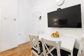 Cute & Cozy 2BD in Prime Location! - Image 4