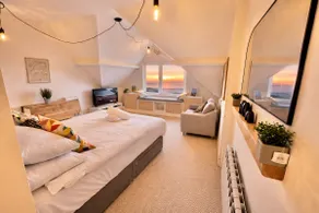 Pier View Retreat - 5 Mins Walk to Beach - Sea Views With Parking - Image 3