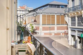 Chic stay between Halles and town hall, balcony, air conditioning - Image 2
