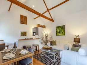 Midsummer Cottage Retreat - Image 2