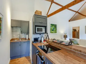 Midsummer Cottage Retreat - Image 4