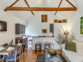 Midsummer Cottage Retreat - Image 3