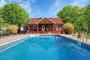 Pickle Hill - hot tub, pickleball court, sleeps 10 - Image 2
