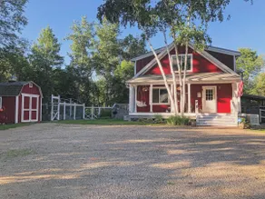 Woods Inn and Farmhouse - Image 3