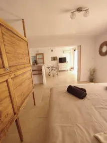 Alpilles studio with private hot tub - Image 3
