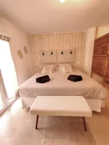 Alpilles studio with private hot tub - Image 5