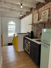 Stay at Queen Village IV - Image 3