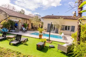 Charming outbuilding and pool - Image 2