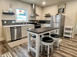 Water Street Retreat - Image 3