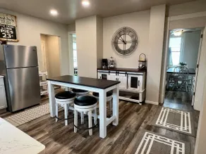 Water Street Retreat - Image 4