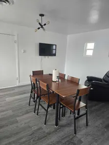 Fillmore Lodge: Lowest Price - Comfy Queen Room - Image 3