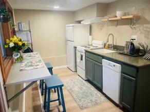 Honeysuckle Hideaway - Image 2