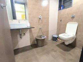 Studio Apartment Close to BKC, Hill road, Bandra - Image 3