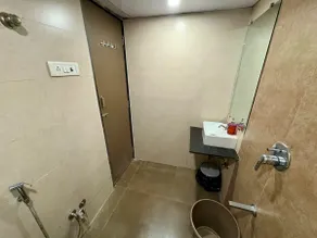Studio Apartment Close to BKC, Hill road, Bandra - Image 4