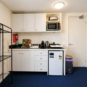 Hotham Ski Out 6 Person Max Studio with pool sauna and spa - Image 4
