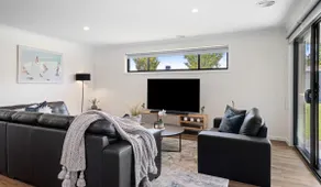 Luxe Living 3 D/B lock up plus plenty of parking - Image 4