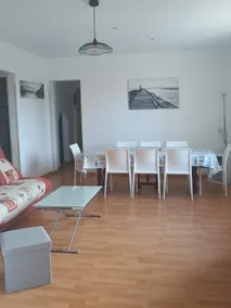 Large Bright Home between Lake and Ocean - Image 3