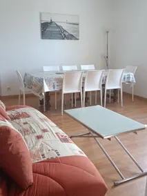 Large Bright Home between Lake and Ocean - Image 5