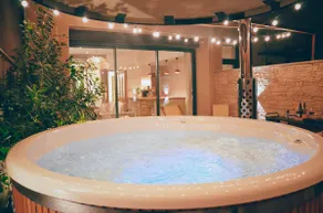 Hermès – Private Jacuzzi, private terrace, quiet - Image 4