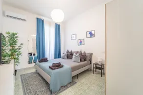 Connected, central, comfortable - Image 4