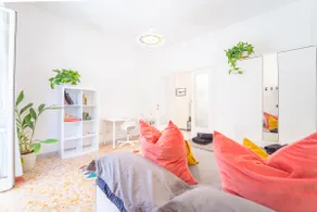 Connected, central, comfortable - Image 5