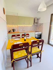 Chloe’s Paradise – Sea View | Private Parking - Image 5