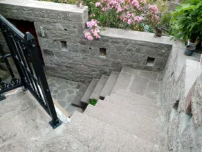 Two-storey stone house in Assos - Image 2