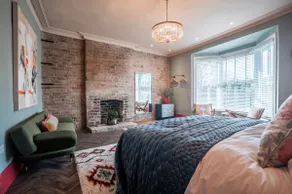 Luxury 5BR T/H Close to City-5 mins walk to Beach - Image 3