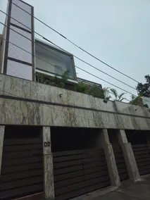 Bungalow with Covered Car Park - Image 2