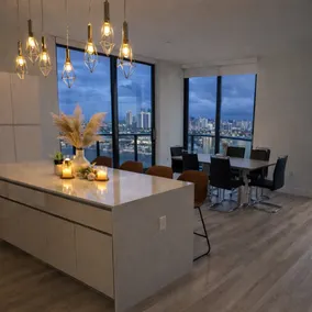 Beautiful 2BR - Pool / Spa / Tenis / Gym - Image 3